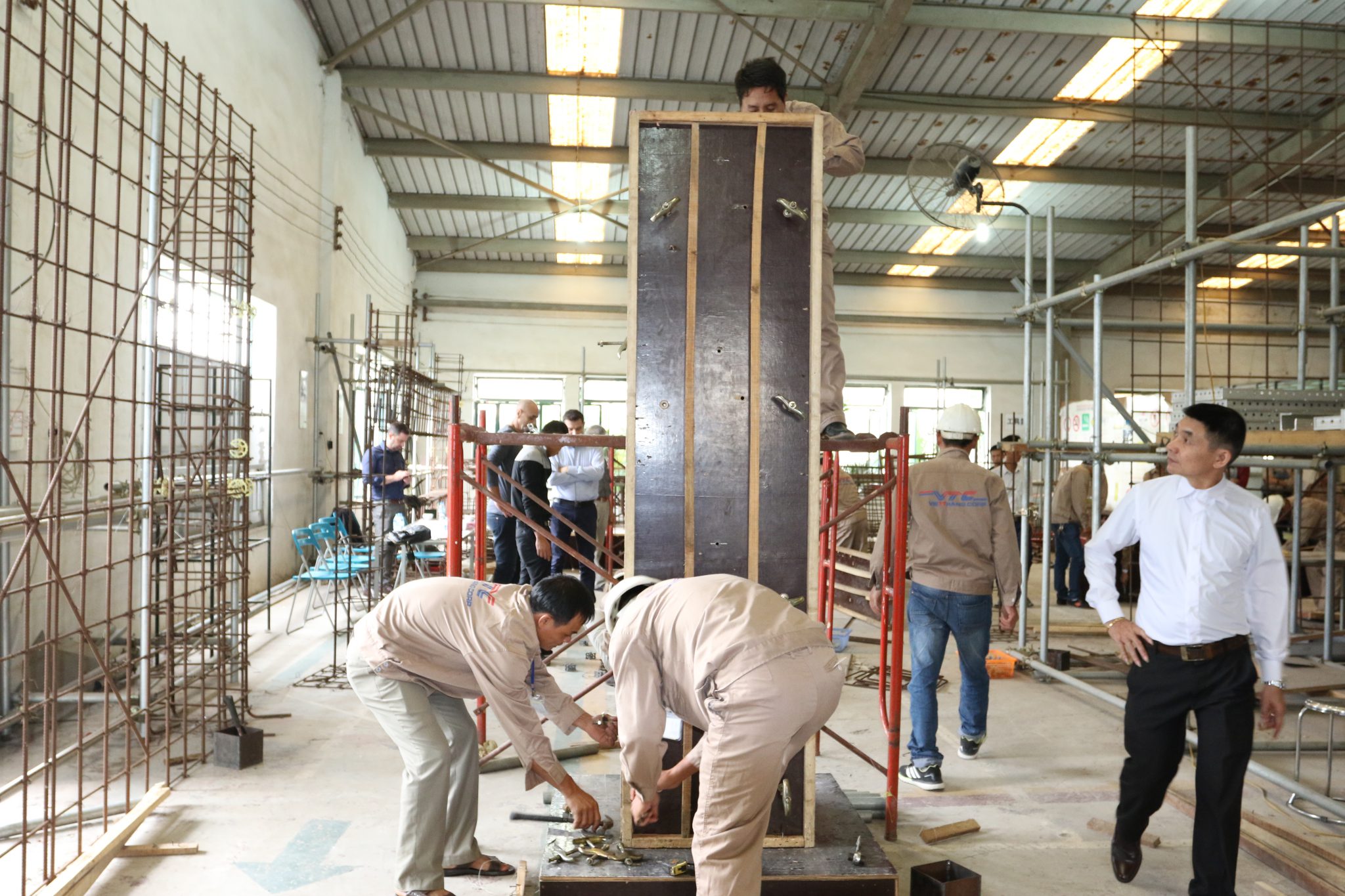 Hundreds of Vietnamese Construction Workers Recruited for Romania