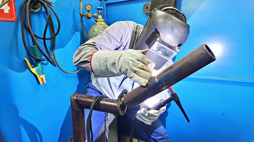 Welding experts from Belgium, Sweden, Denmark check and evaluate Vietnamese welders working abroad