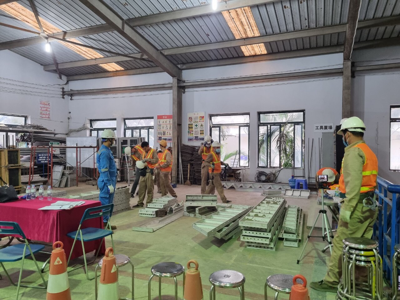 Pictures of direct recruitment exam for construction workers in Vietnam